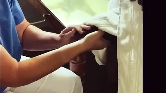 Горничная в гостинице дрочит хуй темнокожему постояльцу