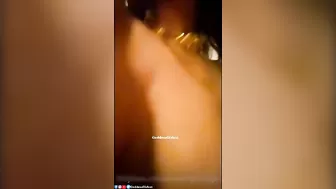 Чувак снял на камеру как его грудастая подружка сосёт его член и шикарно скачет на нём